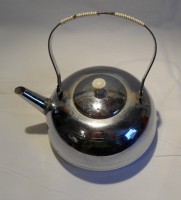 Waterketeltje van chroom